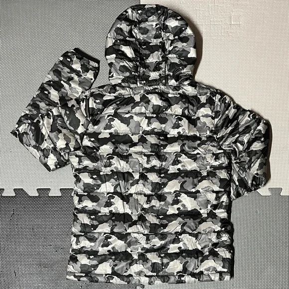 Packable kid’s down jacket - Picture 3 of 6